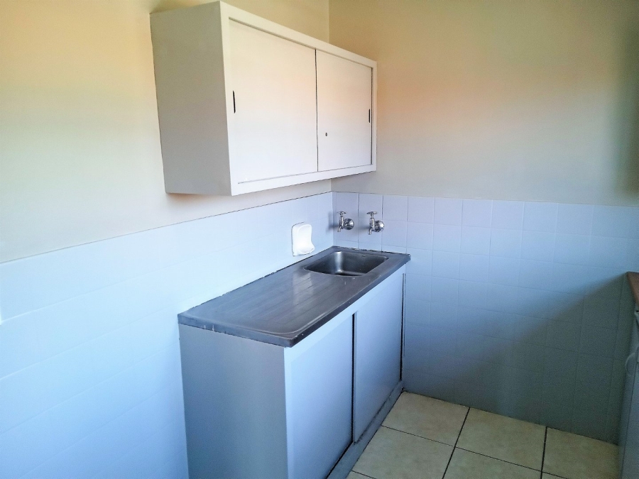 To Let 1 Bedroom Property for Rent in Florida Gauteng