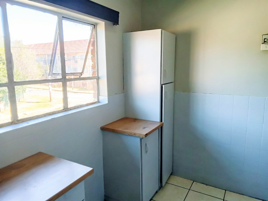 To Let 1 Bedroom Property for Rent in Florida Gauteng