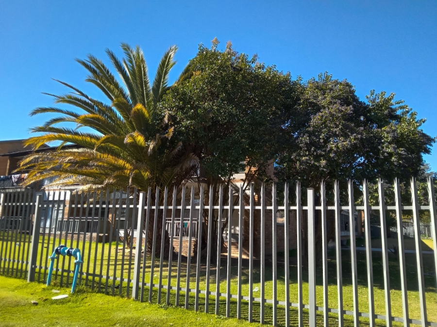 To Let 1 Bedroom Property for Rent in Florida Gauteng