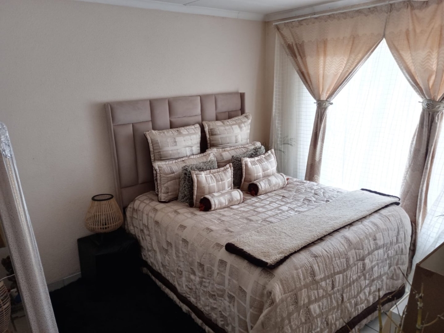 2 Bedroom Property for Sale in Ormonde Gauteng