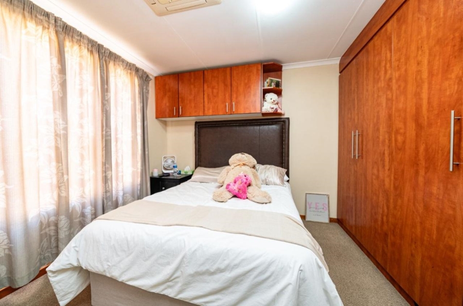 3 Bedroom Property for Sale in Mondeor Gauteng