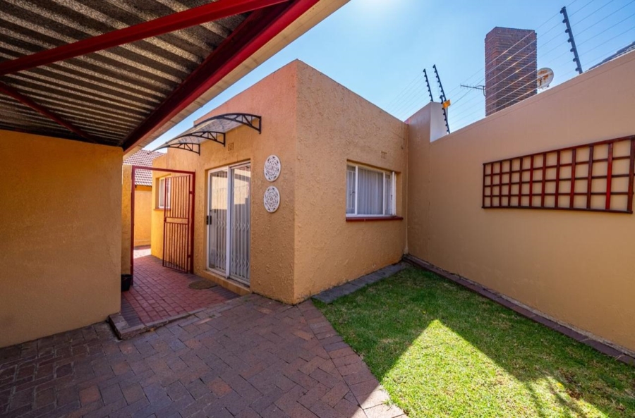 3 Bedroom Property for Sale in Mondeor Gauteng