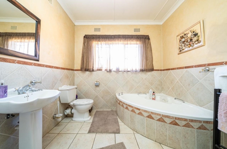 3 Bedroom Property for Sale in Mondeor Gauteng