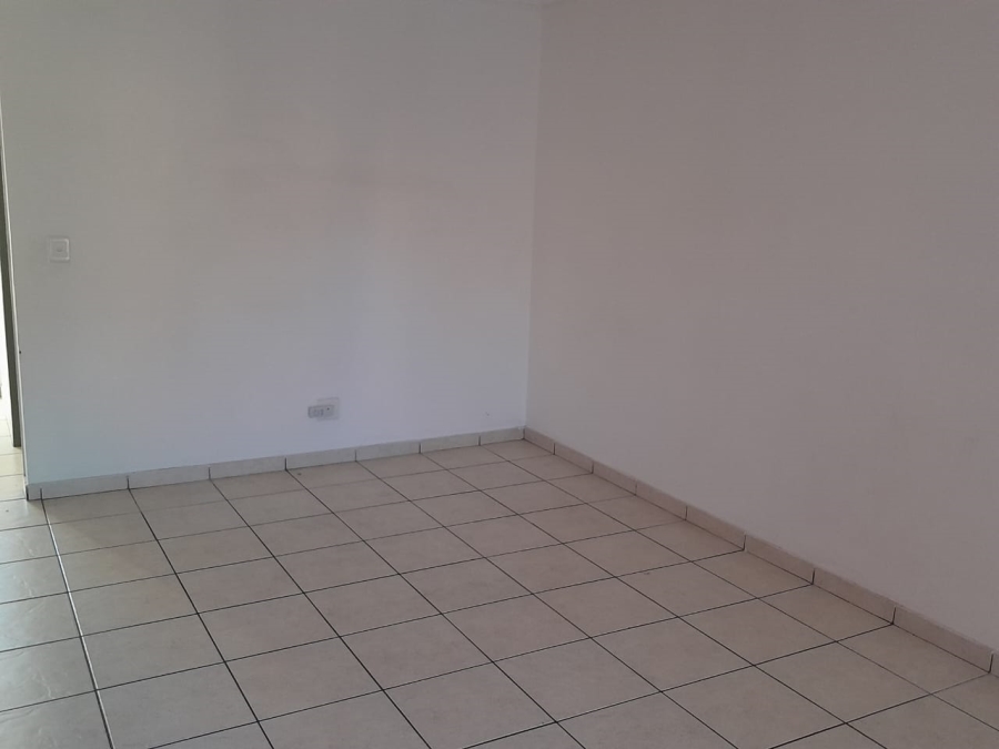 To Let 2 Bedroom Property for Rent in Grand Central Gauteng