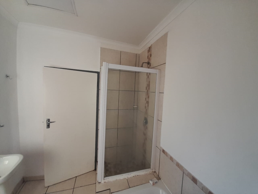 To Let 2 Bedroom Property for Rent in Grand Central Gauteng