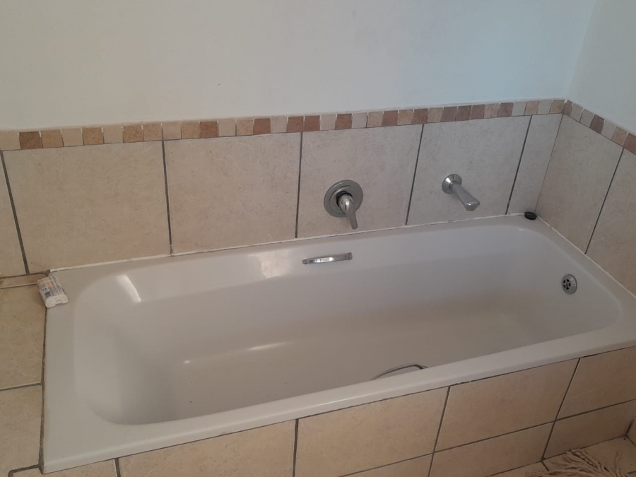 To Let 2 Bedroom Property for Rent in Grand Central Gauteng