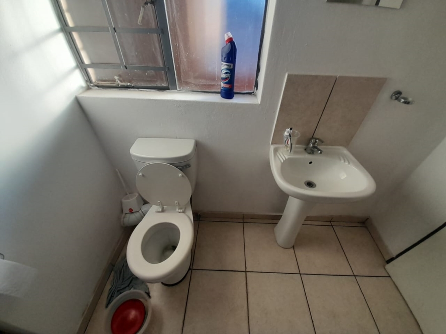 To Let 2 Bedroom Property for Rent in Grand Central Gauteng