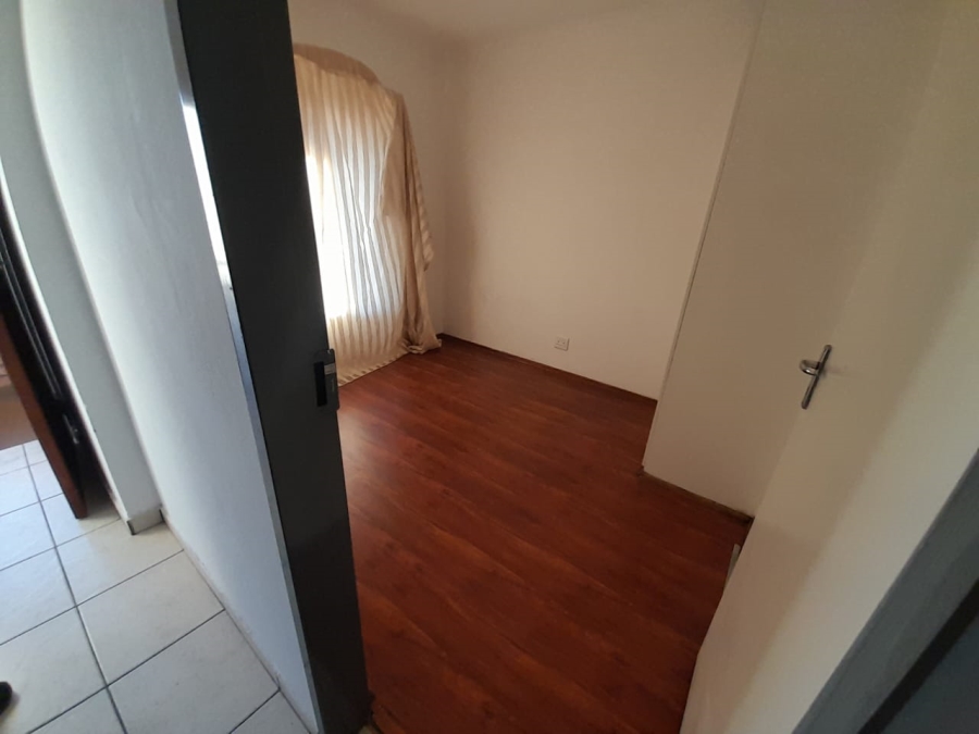 To Let 2 Bedroom Property for Rent in Grand Central Gauteng