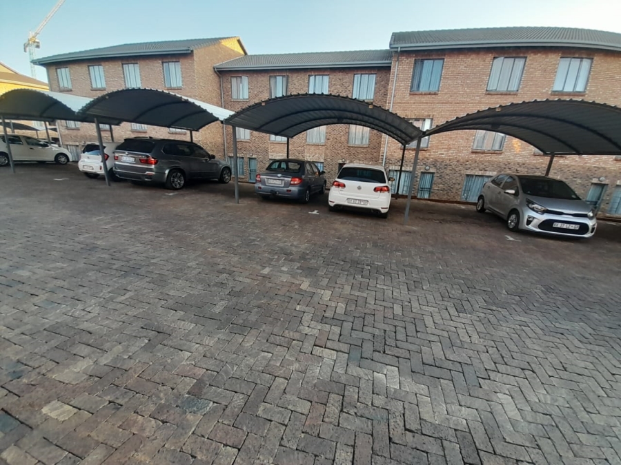 To Let 2 Bedroom Property for Rent in Grand Central Gauteng