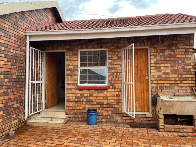 4 Bedroom Property for Sale in Lenasia South Gauteng