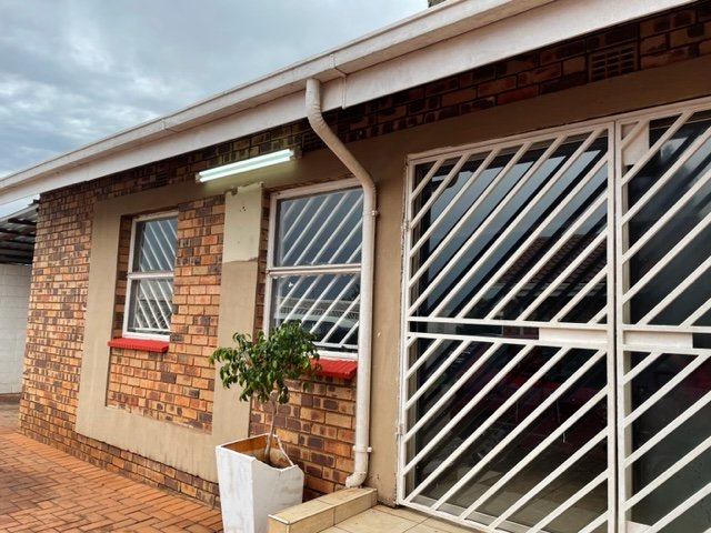 4 Bedroom Property for Sale in Lenasia South Gauteng