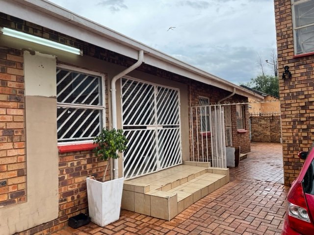 4 Bedroom Property for Sale in Lenasia South Gauteng