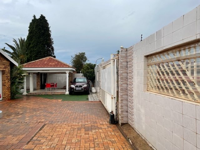 4 Bedroom Property for Sale in Lenasia South Gauteng