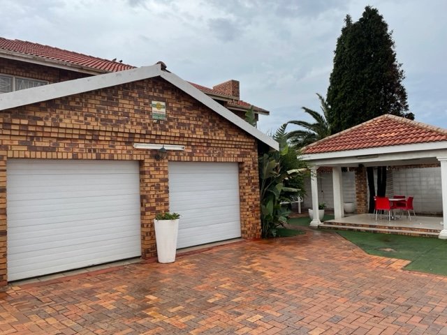 4 Bedroom Property for Sale in Lenasia South Gauteng