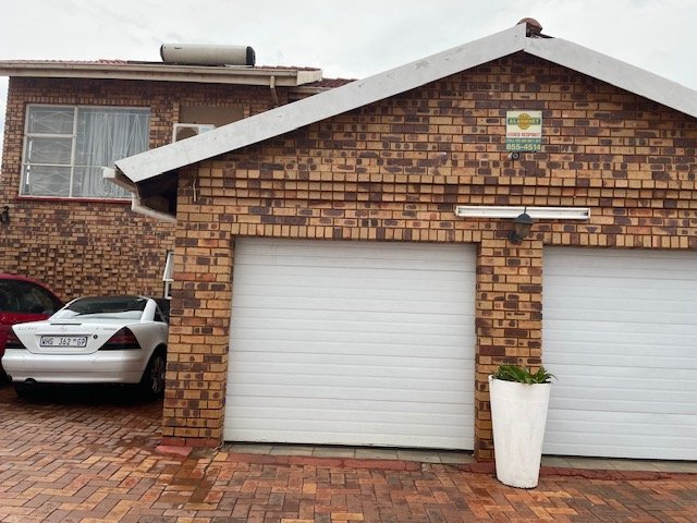 4 Bedroom Property for Sale in Lenasia South Gauteng