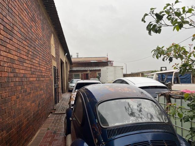 Commercial Property for Sale in Lenasia Ext 10 Gauteng