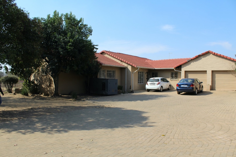 7 Bedroom Property for Sale in Buccleuch Gauteng