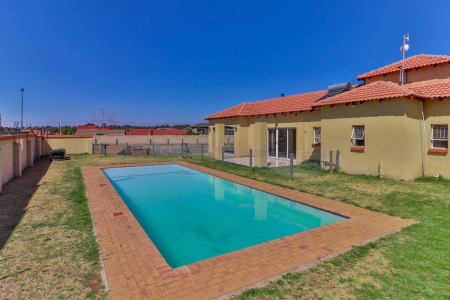 To Let 1 Bedroom Property for Rent in Ormonde Gauteng