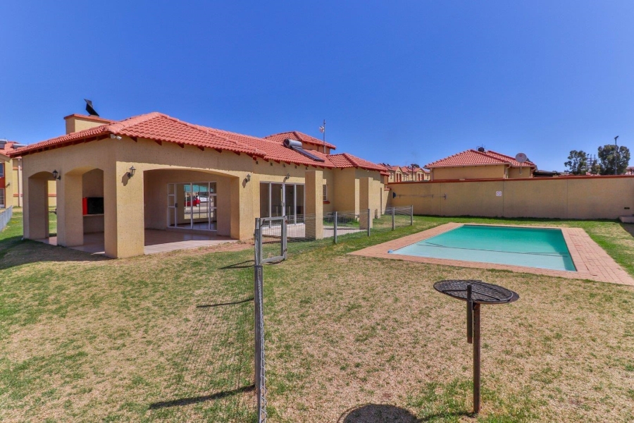 To Let 1 Bedroom Property for Rent in Ormonde Gauteng