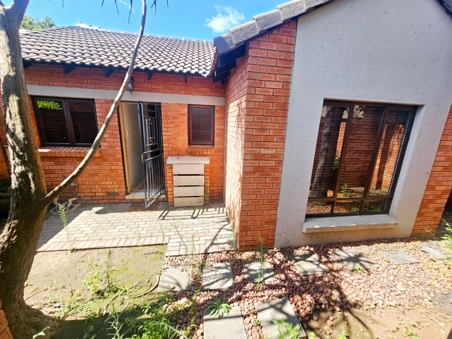 To Let 2 Bedroom Property for Rent in Monavoni Gauteng