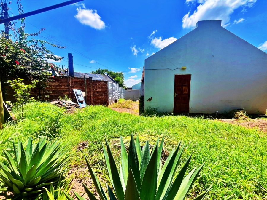 4 Bedroom Property for Sale in Die Hoewes Gauteng