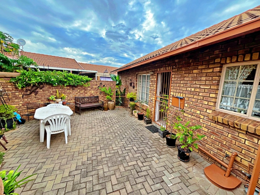 2 Bedroom Property for Sale in Amberfield Gauteng