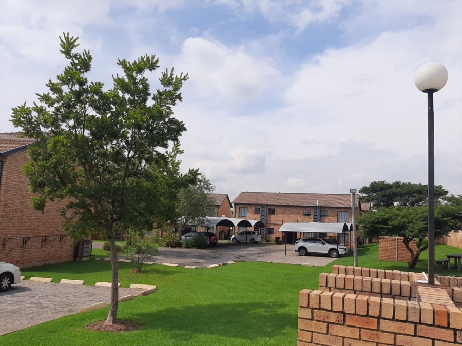 2 Bedroom Property for Sale in Weltevreden Park Gauteng