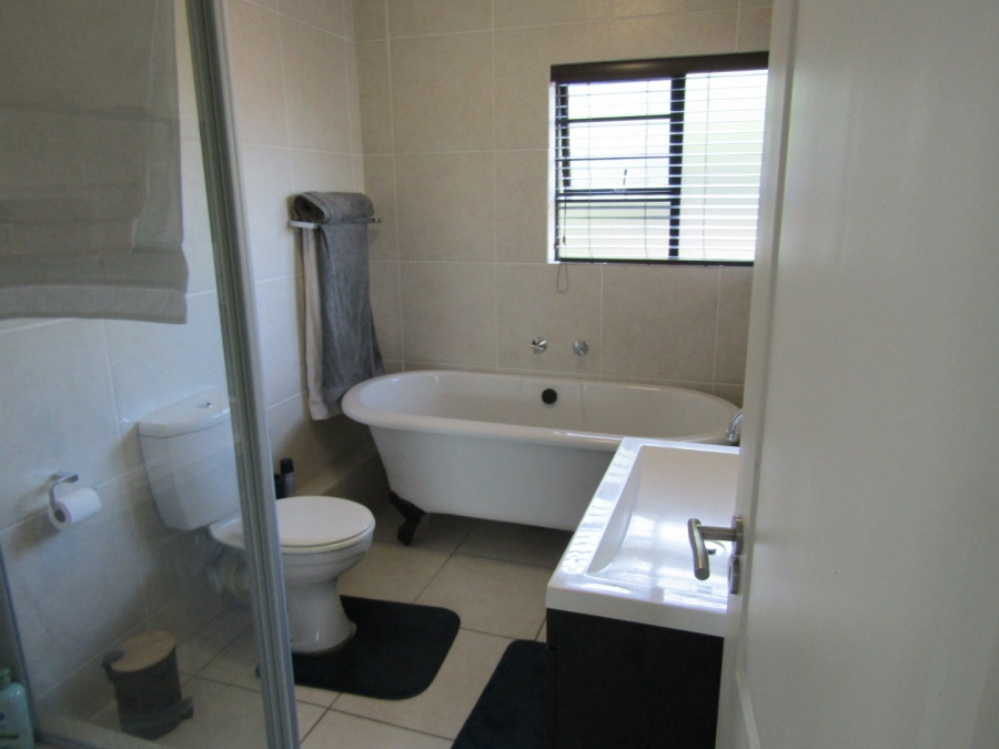 To Let 2 Bedroom Property for Rent in Glenvista Gauteng