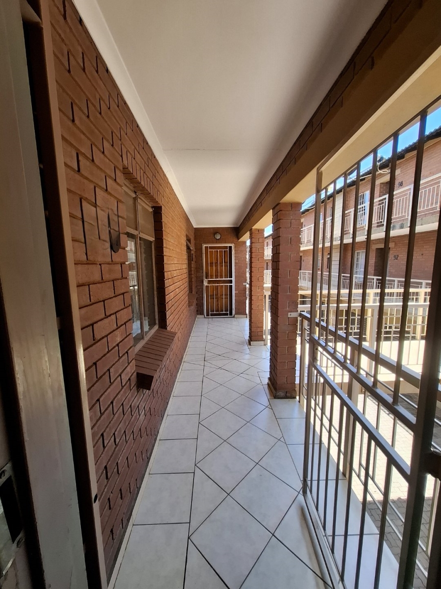 To Let 2 Bedroom Property for Rent in Equestria Gauteng