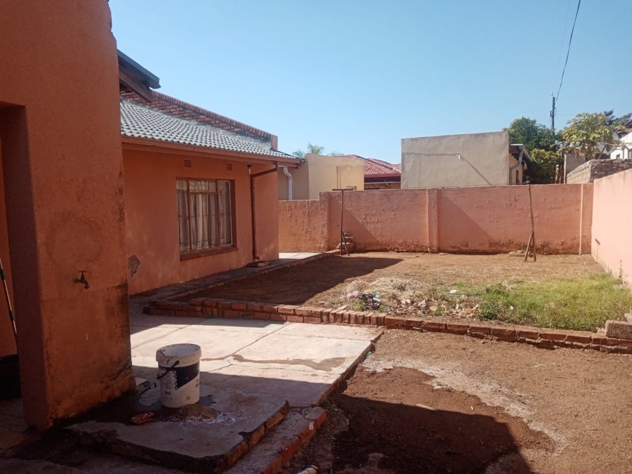 To Let 4 Bedroom Property for Rent in Soshanguve BB Gauteng