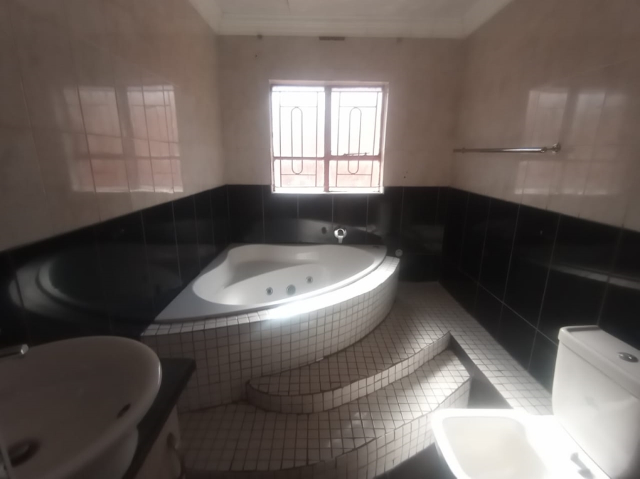 To Let 4 Bedroom Property for Rent in Soshanguve BB Gauteng