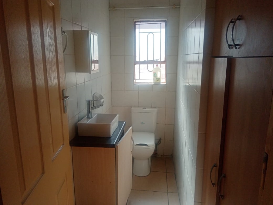 To Let 4 Bedroom Property for Rent in Soshanguve BB Gauteng