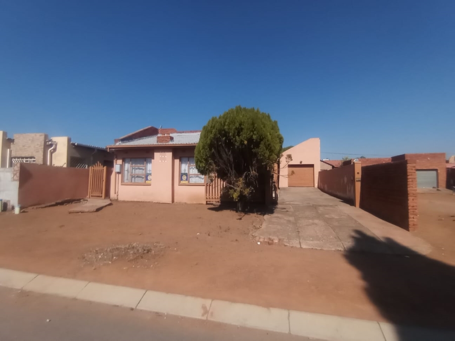 To Let 4 Bedroom Property for Rent in Soshanguve BB Gauteng