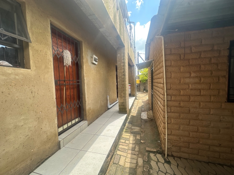 7 Bedroom Property for Sale in Cosmo City Gauteng