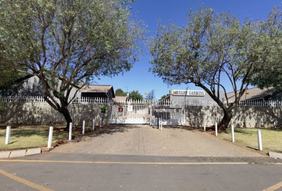 2 Bedroom Property for Sale in Klopperpark Gauteng