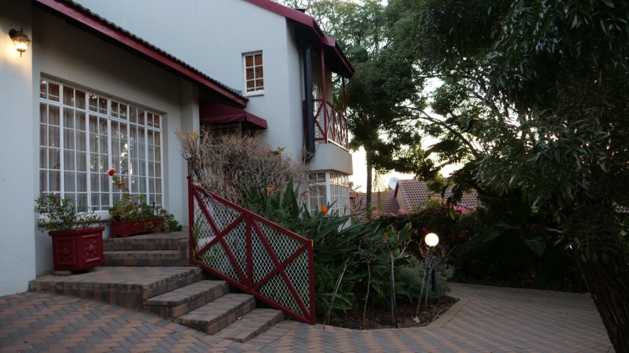 4 Bedroom Property for Sale in Faerie Glen Gauteng