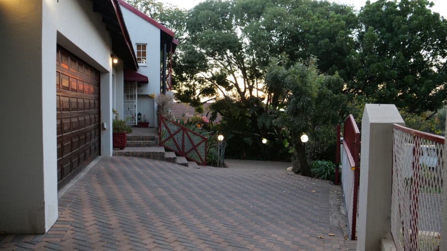 4 Bedroom Property for Sale in Faerie Glen Gauteng