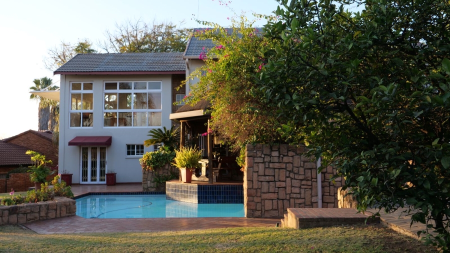 4 Bedroom Property for Sale in Faerie Glen Gauteng