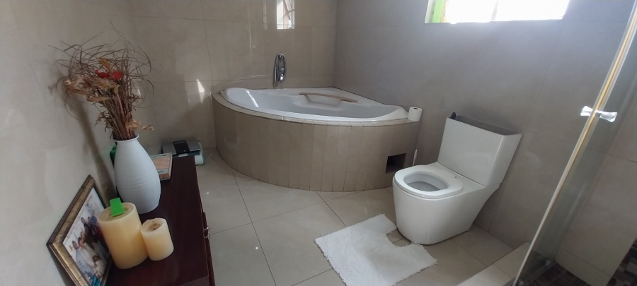 4 Bedroom Property for Sale in The Orchards Gauteng