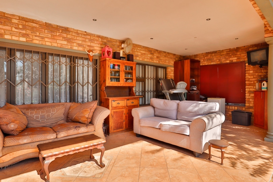 5 Bedroom Property for Sale in Florauna Gauteng