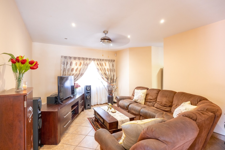 5 Bedroom Property for Sale in Florauna Gauteng