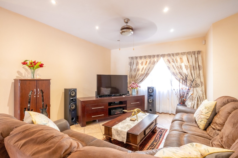 5 Bedroom Property for Sale in Florauna Gauteng