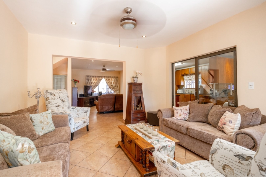 5 Bedroom Property for Sale in Florauna Gauteng