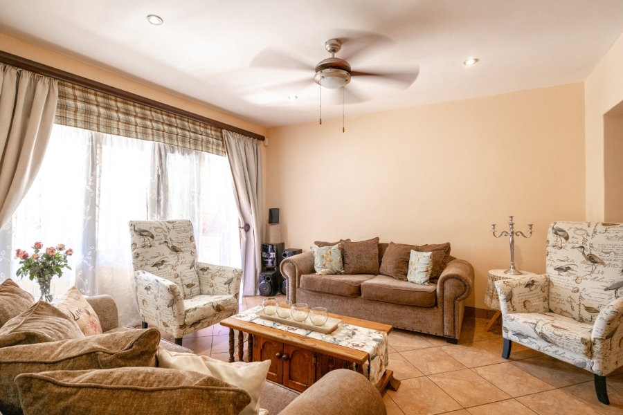 5 Bedroom Property for Sale in Florauna Gauteng