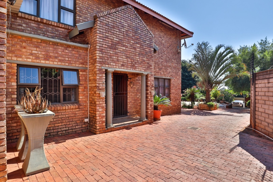 5 Bedroom Property for Sale in Florauna Gauteng