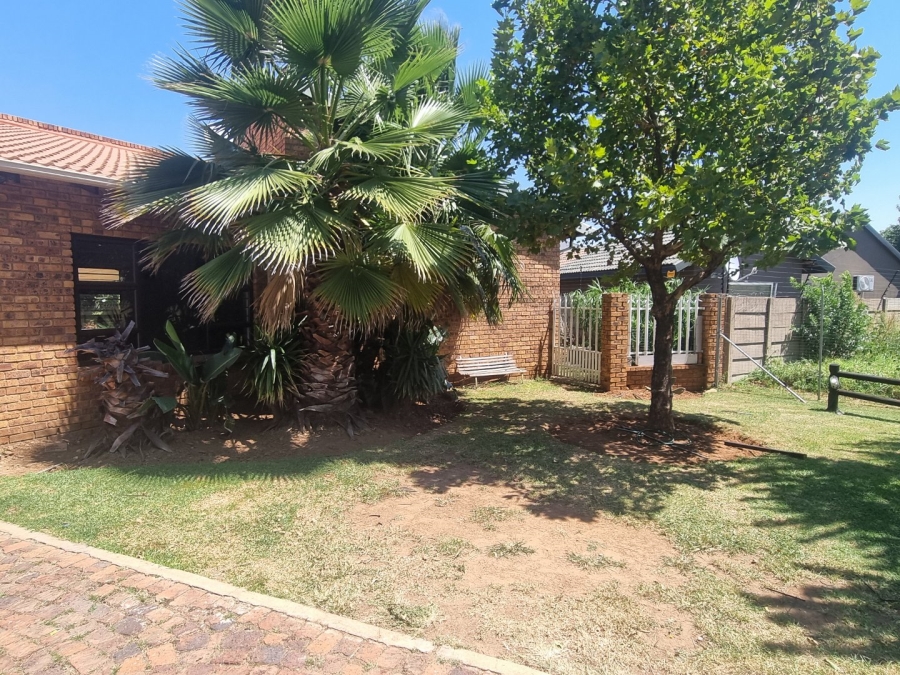 8 Bedroom Property for Sale in Dalpark Ext 1 Gauteng