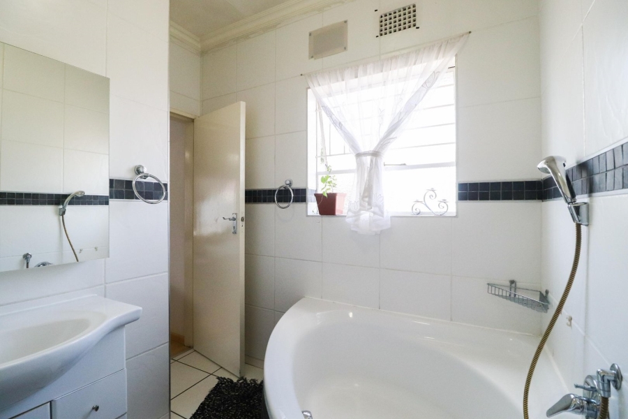 3 Bedroom Property for Sale in Edleen Gauteng