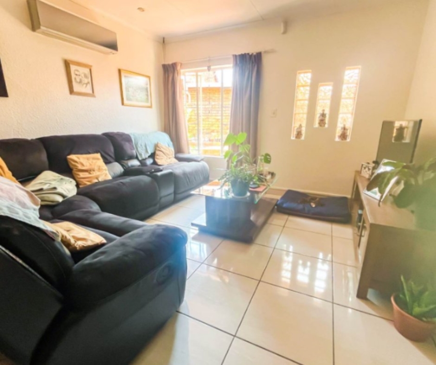 2 Bedroom Property for Sale in Farrarmere Gauteng
