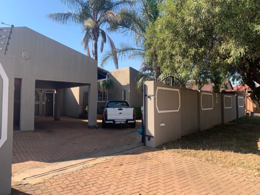 3 Bedroom Property for Sale in Bonaero Park Gauteng