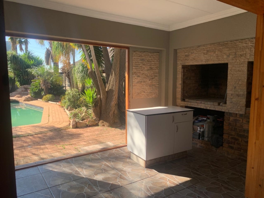 3 Bedroom Property for Sale in Bonaero Park Gauteng